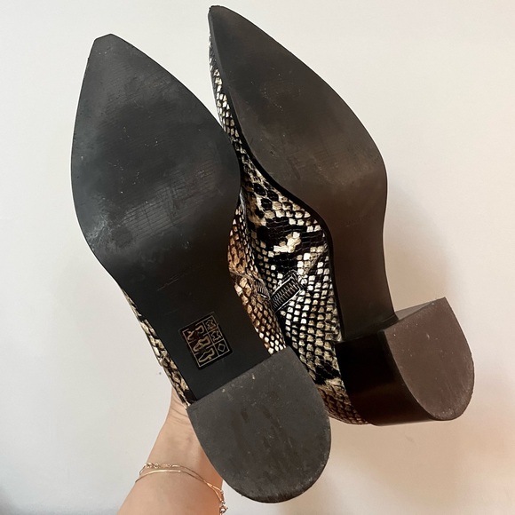 Everlane Boss Boot Leather Snakeskin (Women's
Size 7) - Picture 5 of 11